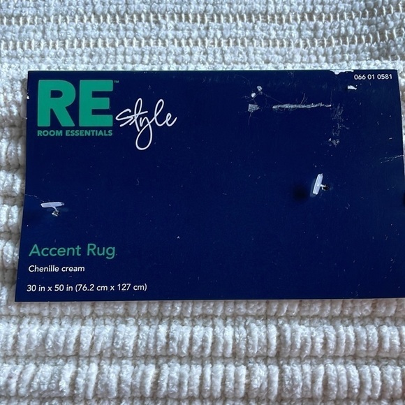 Room Essentials Style accent rug Chenille Cream 30 in x 50 in NWT - Picture 3 of 5